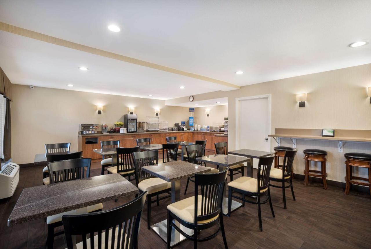 Best Western Norwalk Inn מראה חיצוני תמונה