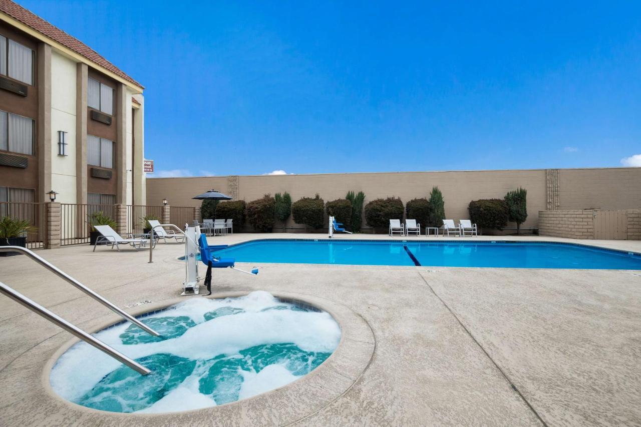 Best Western Norwalk Inn מראה חיצוני תמונה