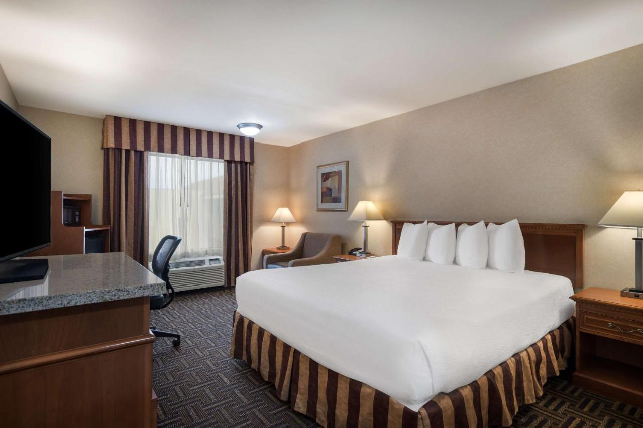 Best Western Norwalk Inn מראה חיצוני תמונה