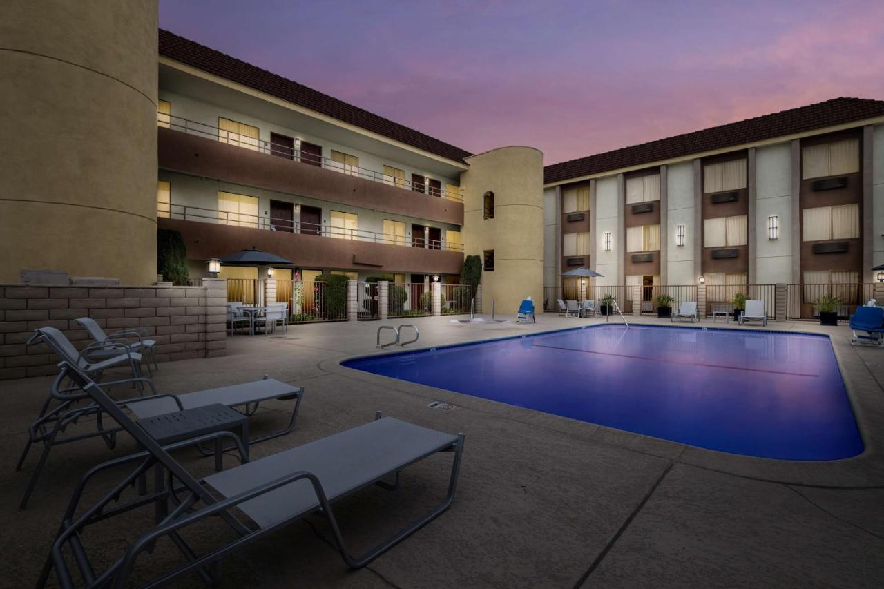 Best Western Norwalk Inn מראה חיצוני תמונה