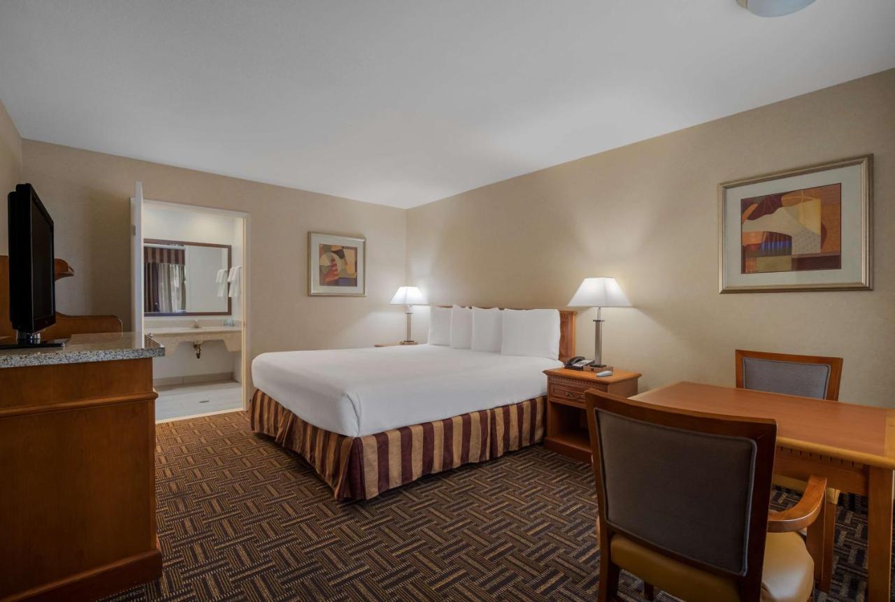 Best Western Norwalk Inn מראה חיצוני תמונה
