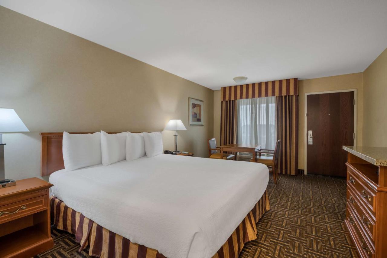 Best Western Norwalk Inn מראה חיצוני תמונה
