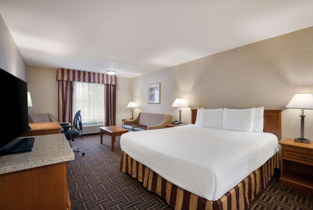 Best Western Norwalk Inn מראה חיצוני תמונה
