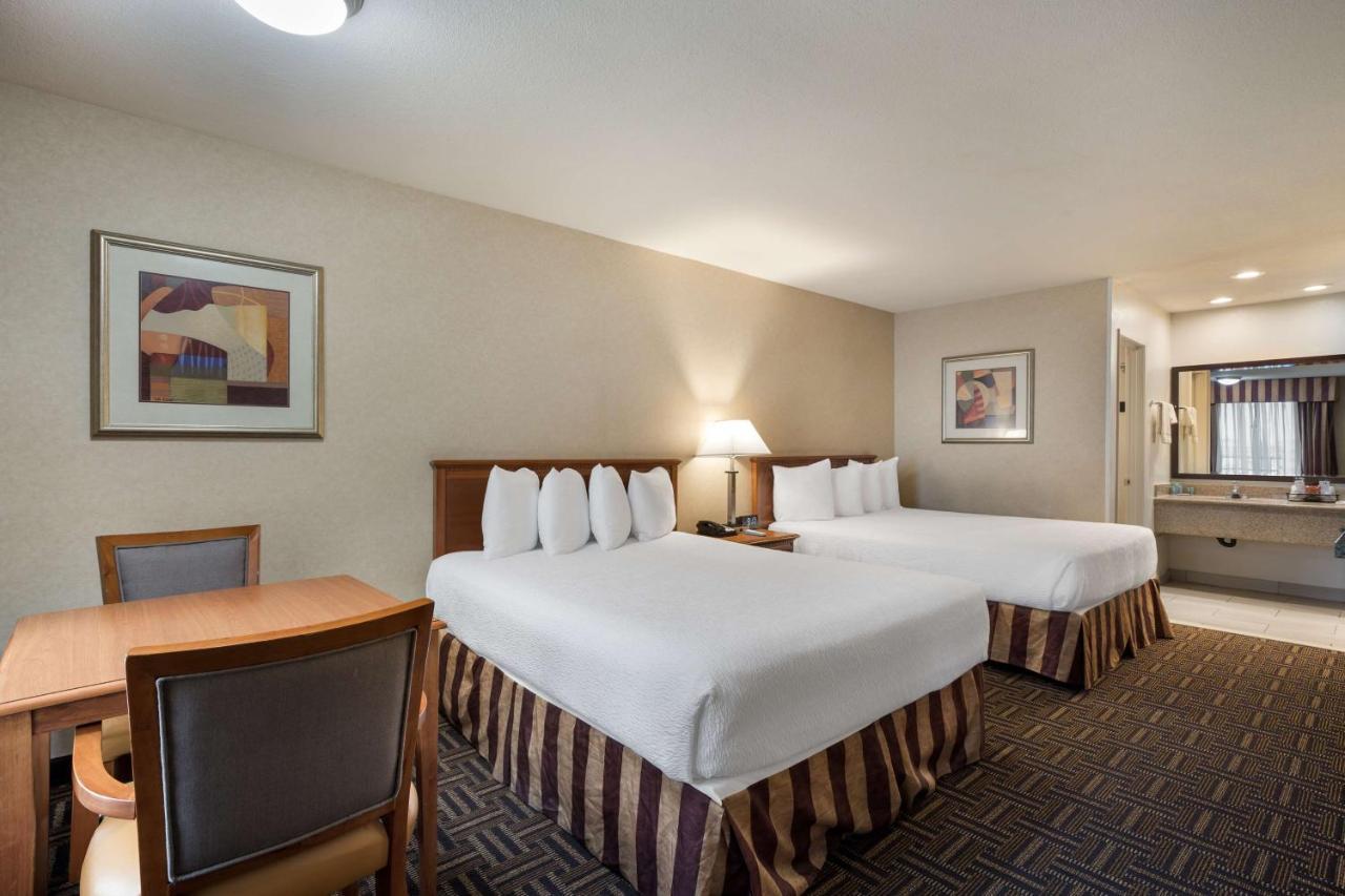 Best Western Norwalk Inn מראה חיצוני תמונה