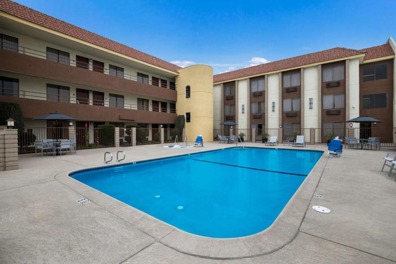 Best Western Norwalk Inn מראה חיצוני תמונה