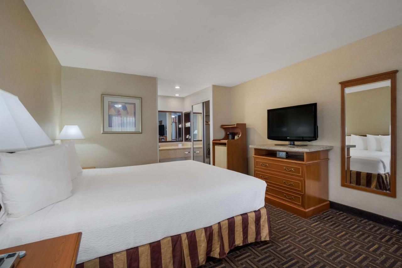 Best Western Norwalk Inn מראה חיצוני תמונה