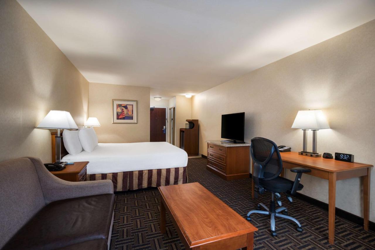 Best Western Norwalk Inn מראה חיצוני תמונה