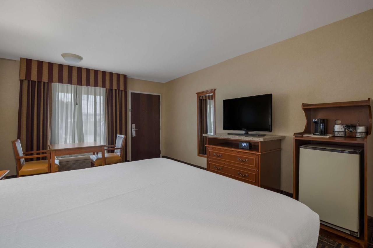 Best Western Norwalk Inn מראה חיצוני תמונה