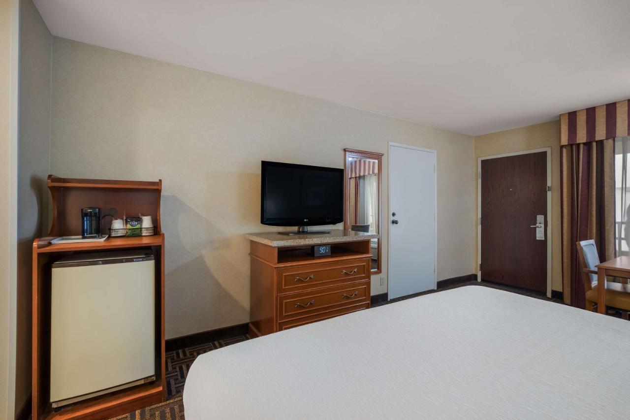 Best Western Norwalk Inn מראה חיצוני תמונה