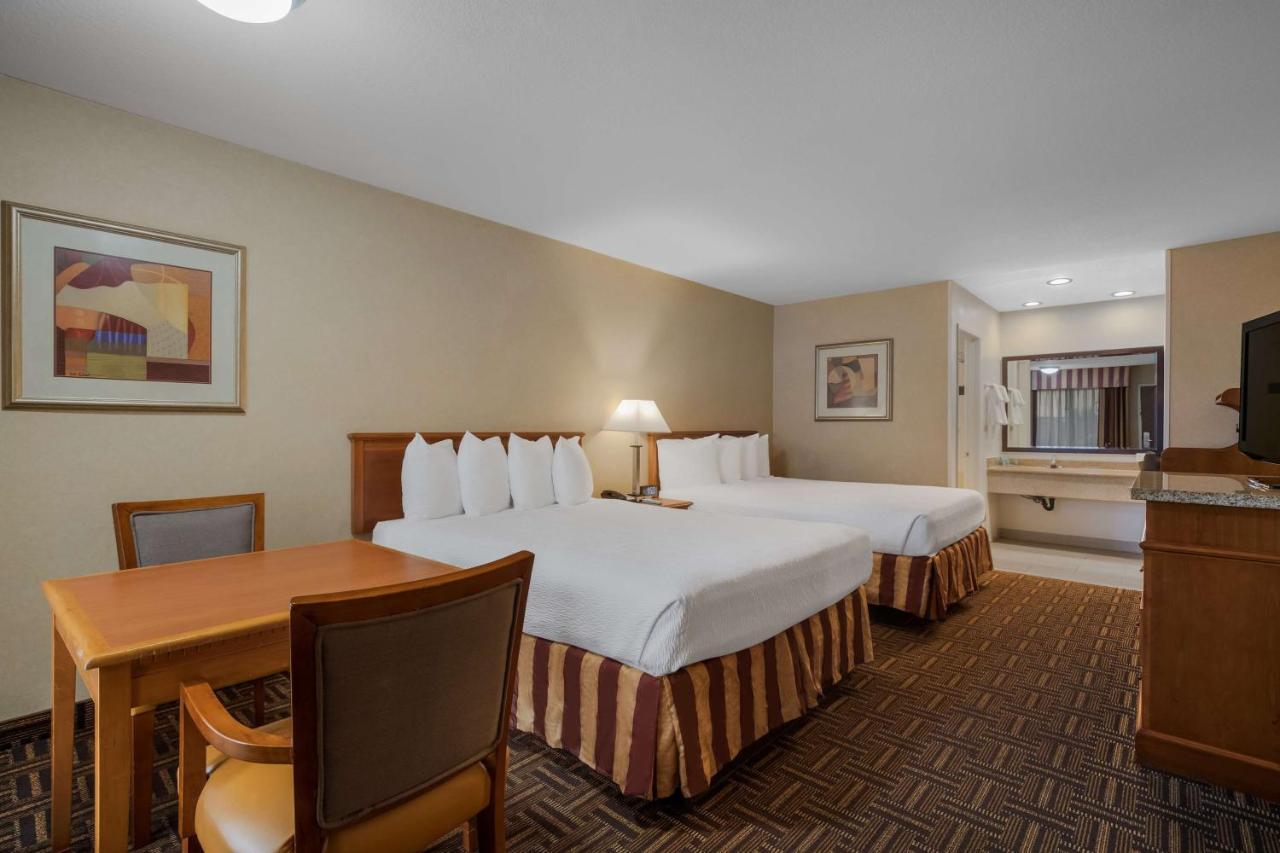Best Western Norwalk Inn מראה חיצוני תמונה