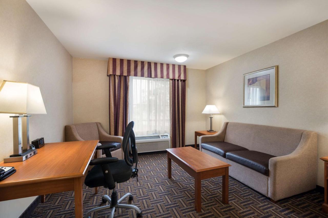 Best Western Norwalk Inn מראה חיצוני תמונה