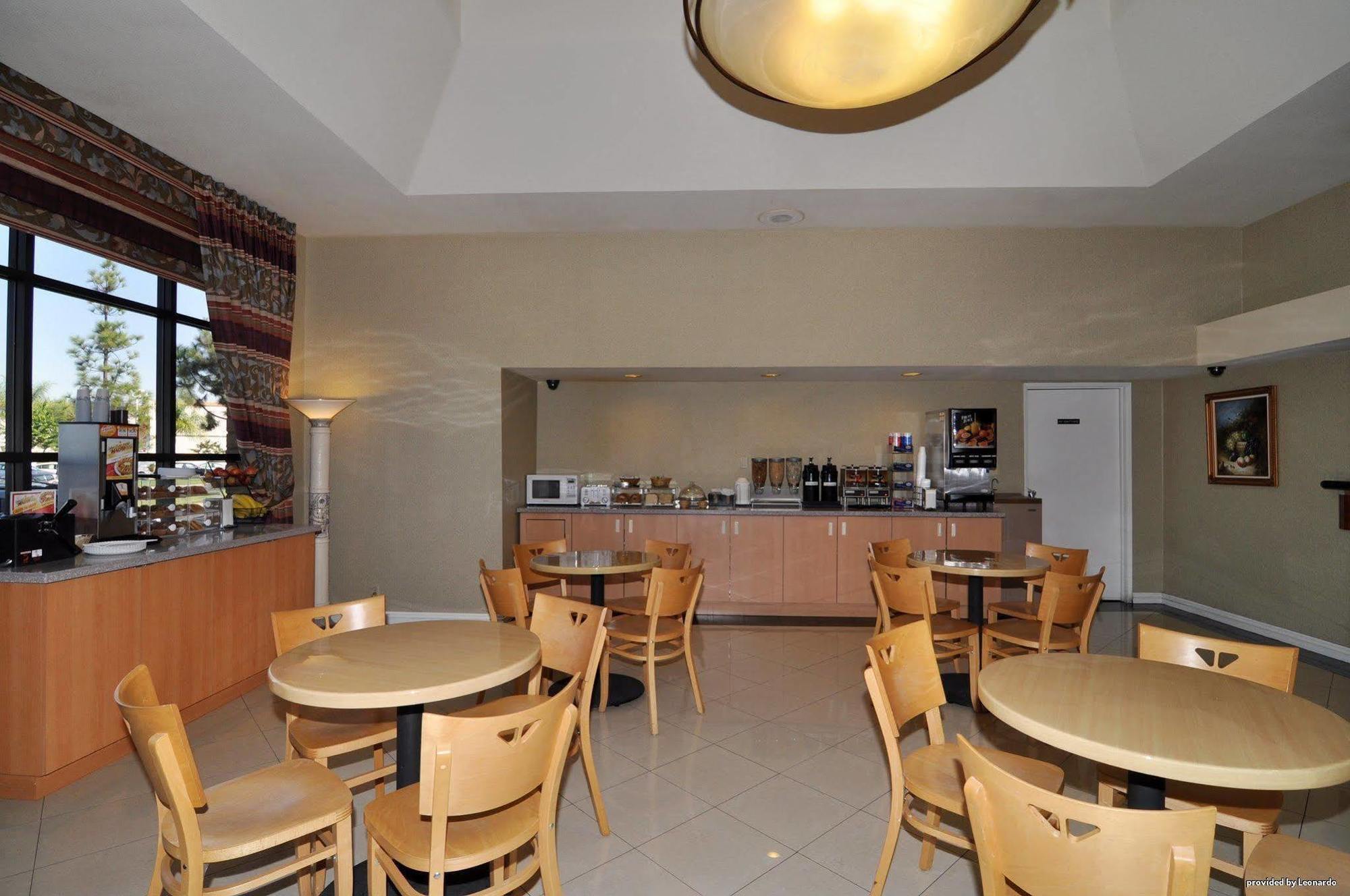 Best Western Norwalk Inn מראה חיצוני תמונה