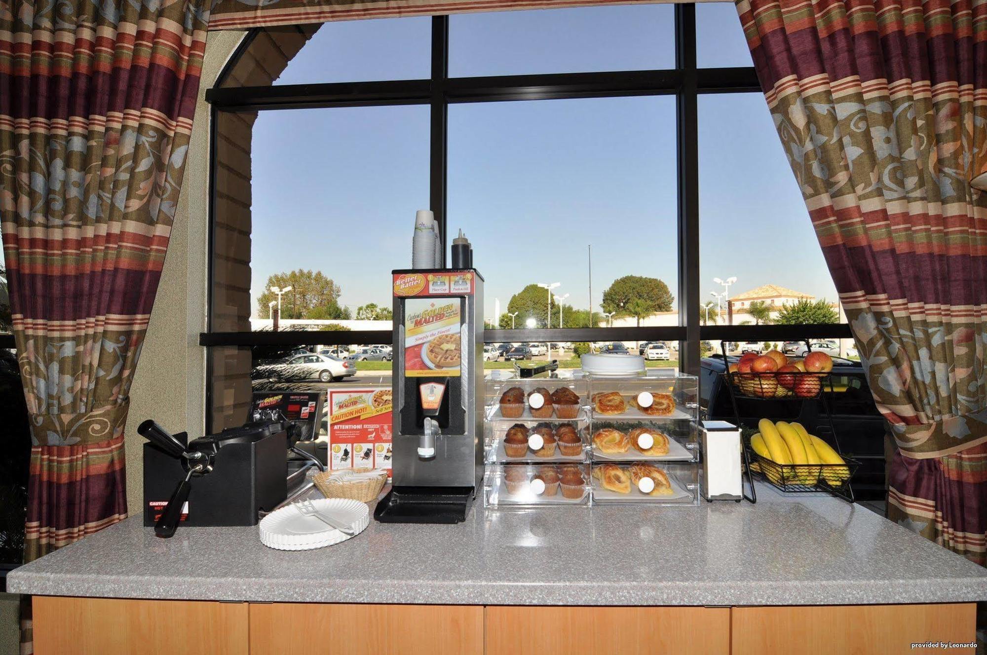 Best Western Norwalk Inn מראה חיצוני תמונה