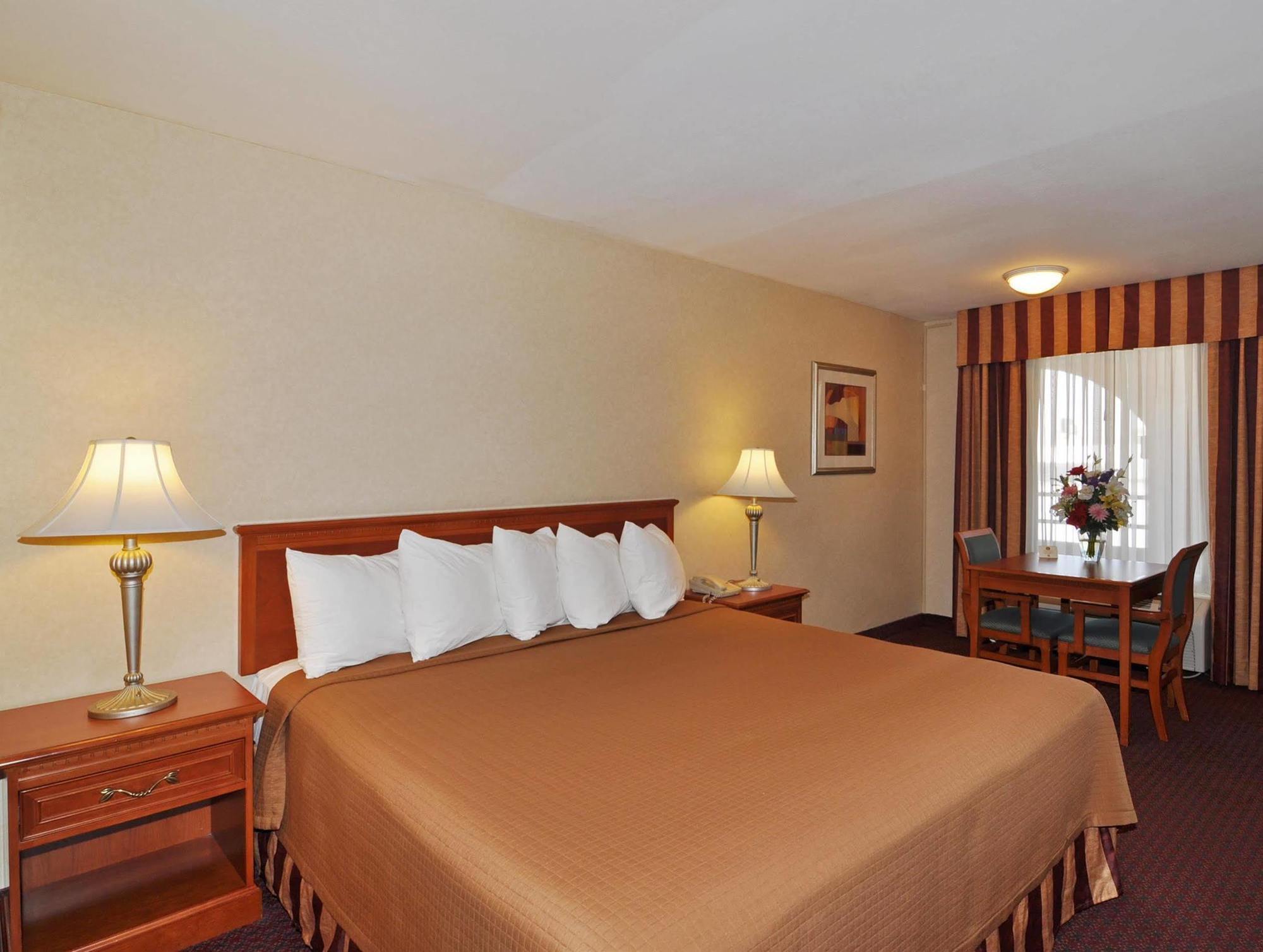 Best Western Norwalk Inn מראה חיצוני תמונה