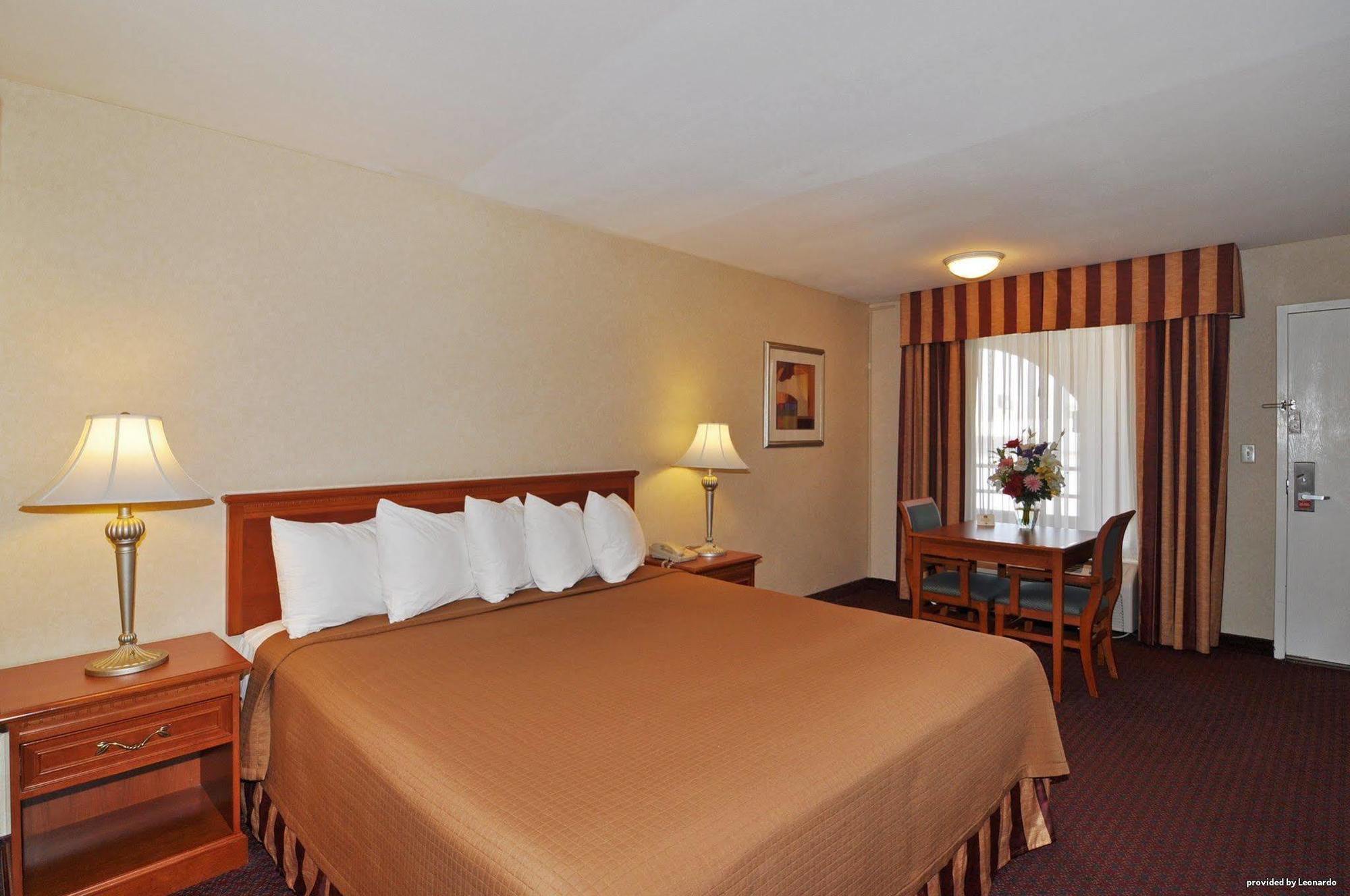 Best Western Norwalk Inn מראה חיצוני תמונה