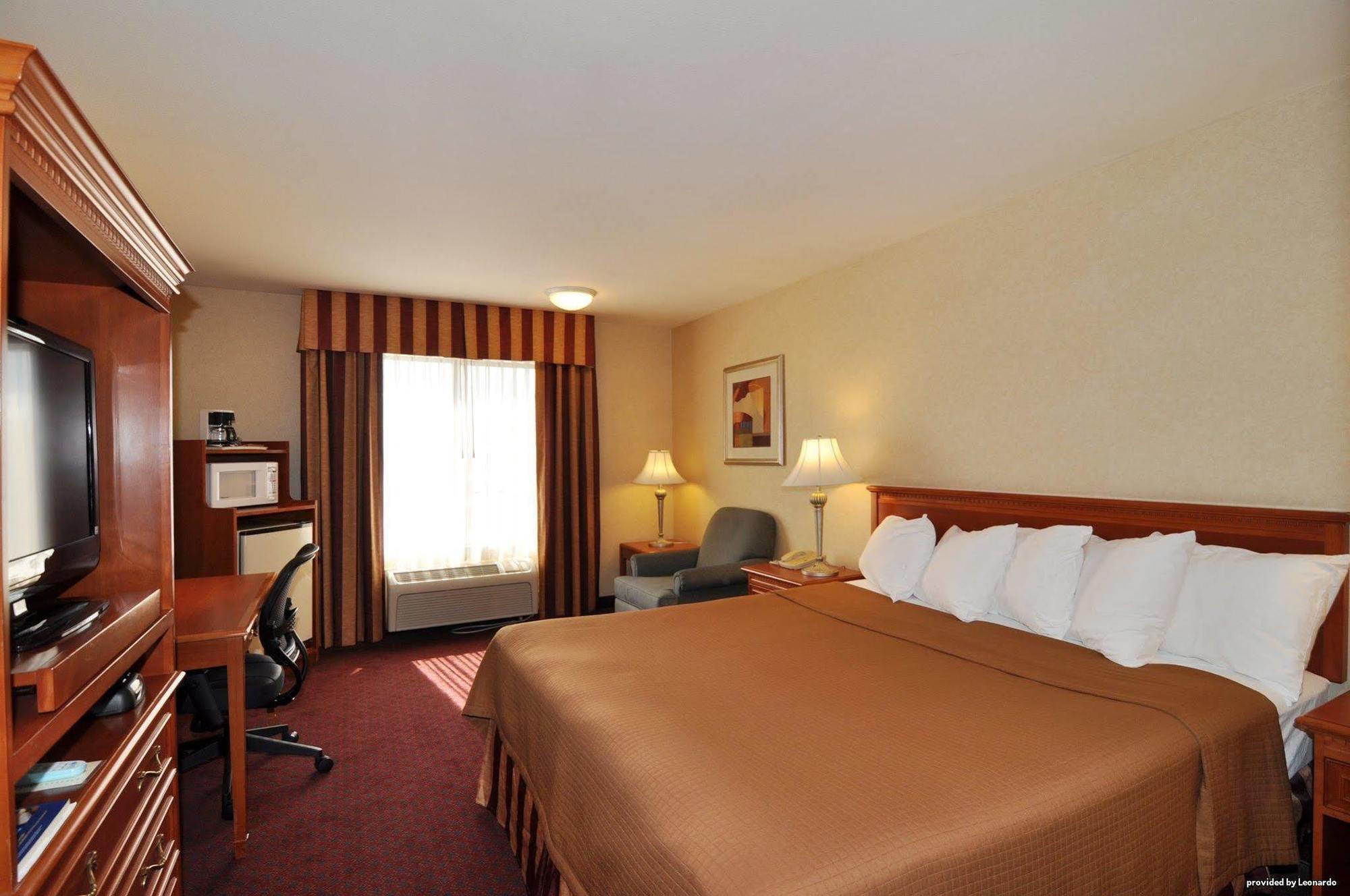 Best Western Norwalk Inn מראה חיצוני תמונה